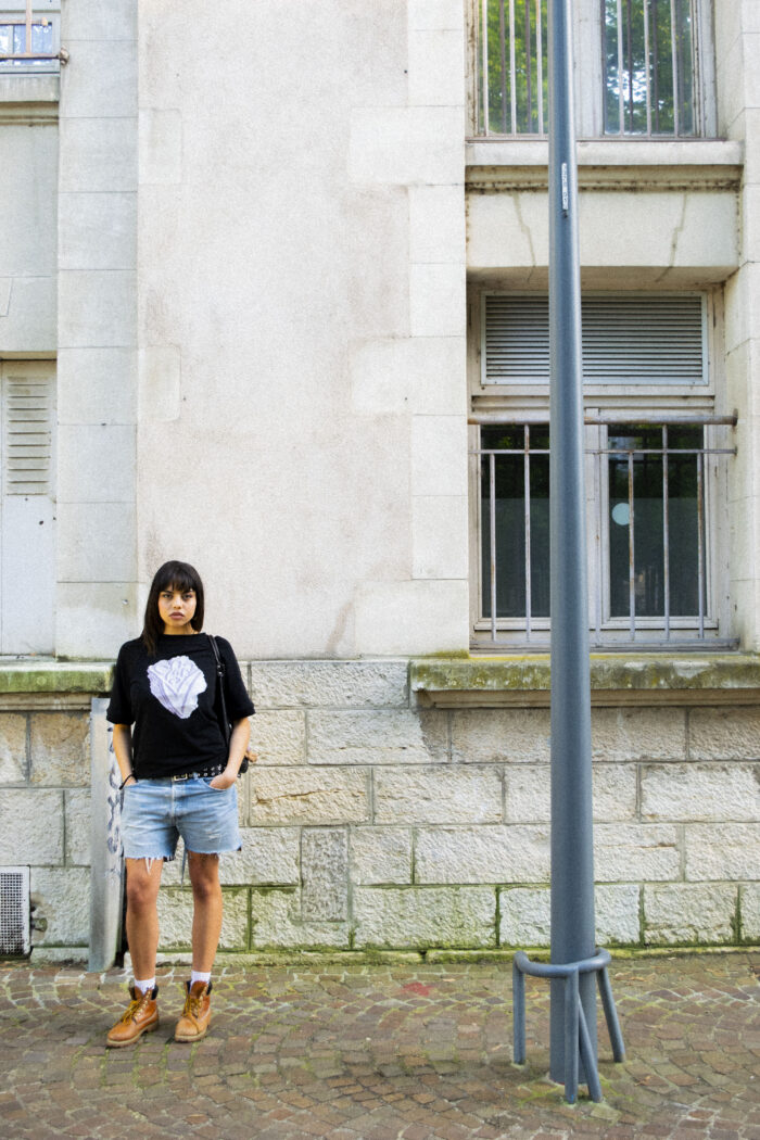 T-shirt crop Béton – Image 5